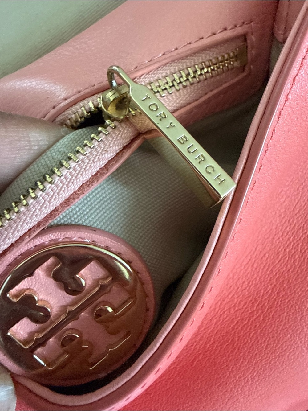 Tory Burch Pink Leather Shoulder Bag with Gold Chain Strap - Picture 12 of 14